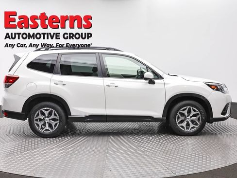 Used 2022 Subaru Forester Premium AWD/4WD image 4