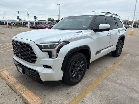 Used 2025 Toyota Sequoia Platinum AWD/4WD image 2