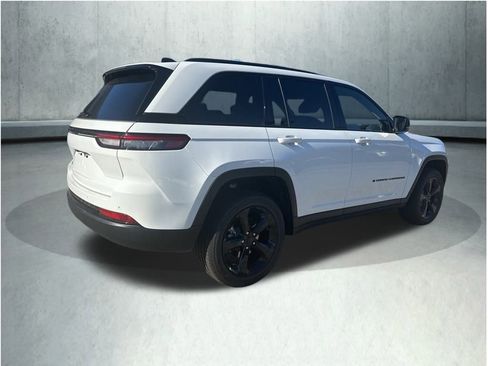 New 2025 Jeep Grand Cherokee Altitude w/ Trailer Tow Package image 5
