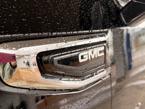 Used 2022 GMC Yukon SLE w/ Gmc Pro Safety Plus Package AWD/4WD image 11