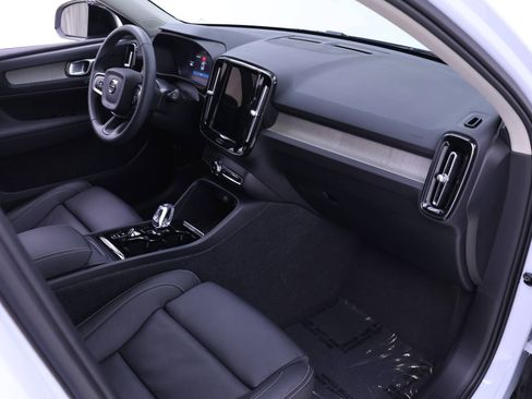 Certified 2024 Volvo XC40 B5 Plus w/ Protection Package Premier image 23