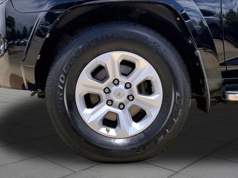 Used 2018 Toyota 4Runner SR5 Premium RWD image 11