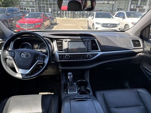 Used 2017 Toyota Highlander Limited AWD/4WD image 18