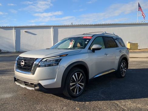 Certified 2024 Nissan Pathfinder Platinum w/ Cargo Package image 7