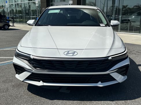 New 2026 Hyundai Elantra SE FWD image 4