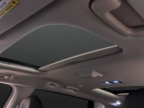 Certified 2025 Kia Carnival SX Prestige FWD image 12