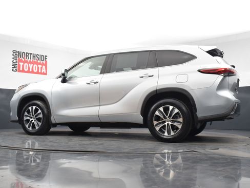 Used 2022 Toyota Highlander XLE image 30