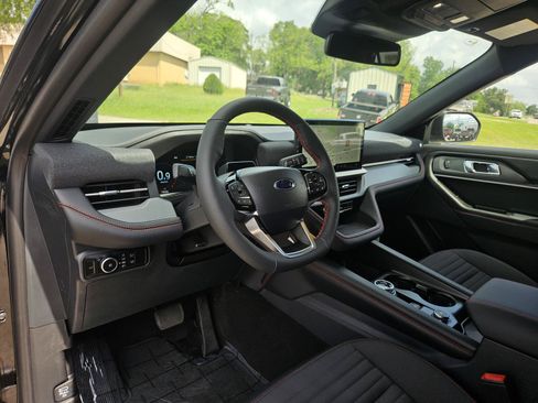 New 2026 Ford Explorer ST-Line w/ ST-Line Street Pack RWD image 10