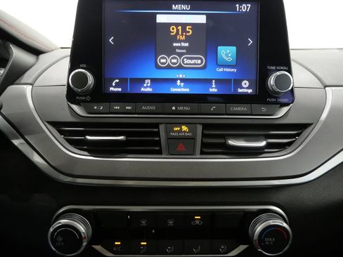 Used 2024 Nissan Altima 2.5 SR FWD image 19