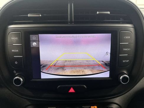 Certified 2023 Kia Soul LX w/ LX Technology Package FWD image 23