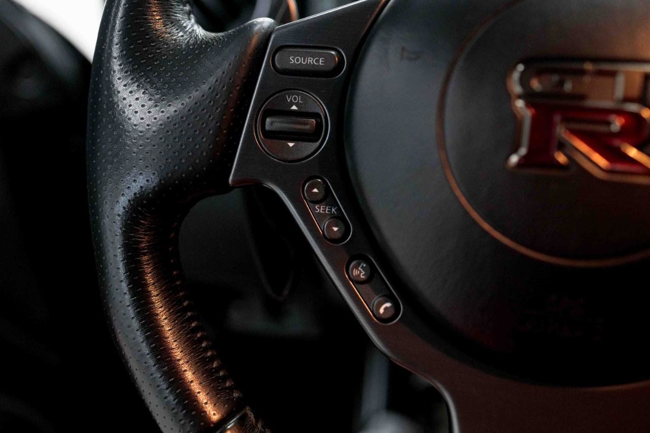 Used 2015 Nissan GT-R Premium AWD/4WD image 46