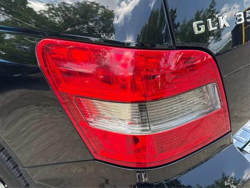 Used 2011 Mercedes-Benz GLK 350 4MATIC image 27