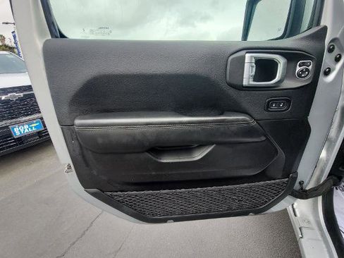 Used 2024 Jeep Wrangler Unlimited Sahara image 21