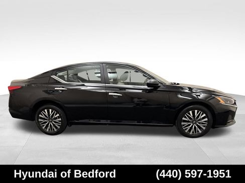Used 2025 Nissan Altima 2.5 SV AWD/4WD image 4