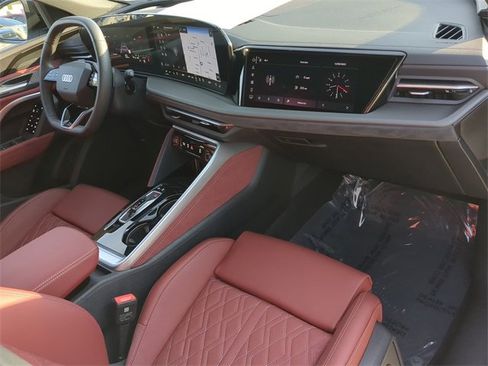 Used 2025 Audi SQ5 Prestige w/ Prestige Package image 12