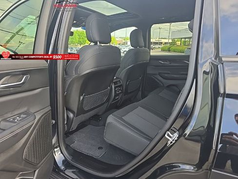 Used 2025 Jeep Grand Cherokee Laredo X w/ Luxury Tech Group I AWD/4WD image 21