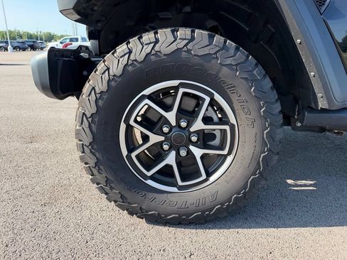 Used 2024 Jeep Wrangler Unlimited Rubicon w/ Technology Group AWD/4WD image 17