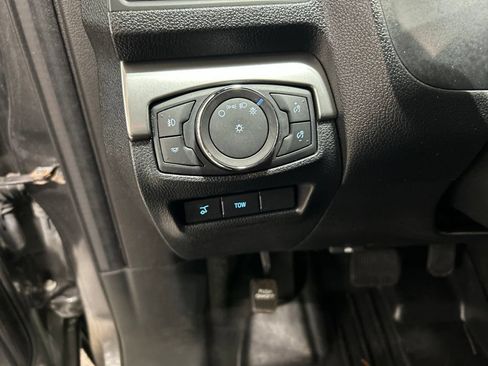 Used 2018 Ford Explorer XLT w/ Equipment Group 202A AWD/4WD image 11
