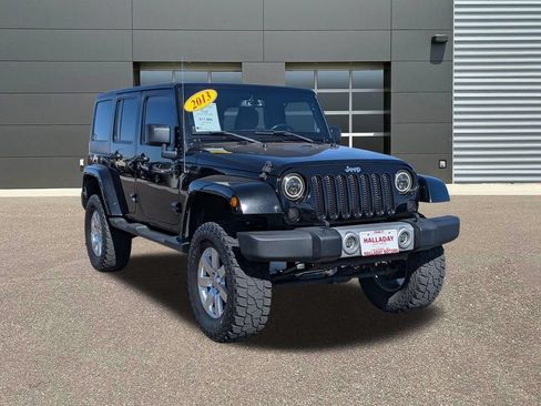Used 2013 Jeep Wrangler Unlimited Sahara w/ Connectivity Group AWD/4WD image 3