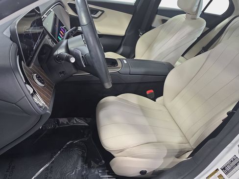 Used 2025 Mercedes-Benz E 350 4MATIC Sedan image 15