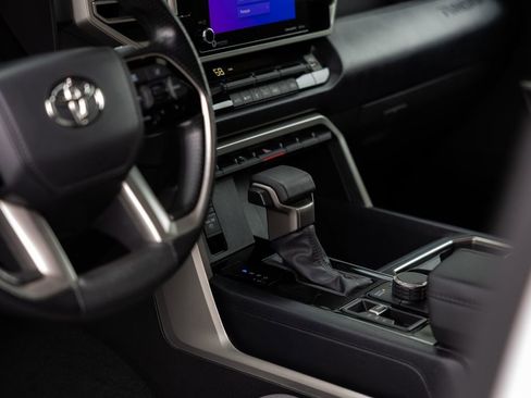 Used 2022 Toyota Tundra SR5 w/ SR5 Convenience Package AWD/4WD image 24