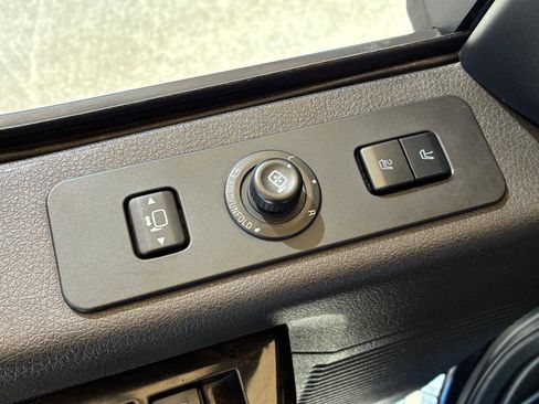 Used 2015 Ford F250 Platinum w/ FX4 Off-Road Package image 9