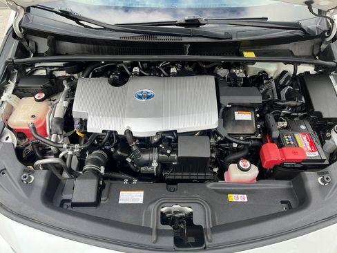 Used 2017 Toyota Prius Prime Premium image 32