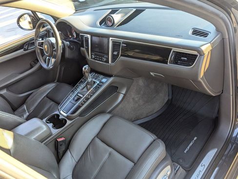 Used 2017 Porsche Macan S image 23