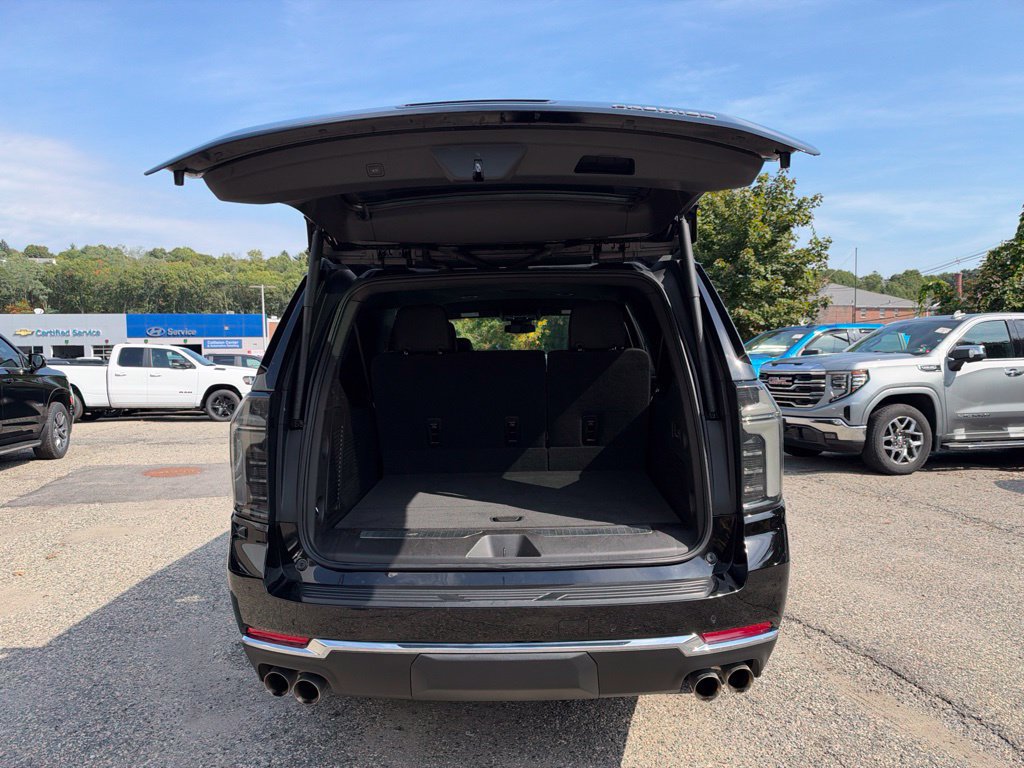 Used 2026 Chevrolet Suburban Premier AWD/4WD image 5