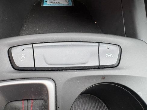 Used 2025 Chevrolet Trax RS w/ Sunroof Package FWD image 17