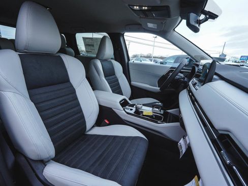 New 2026 Mitsubishi Outlander SE image 43