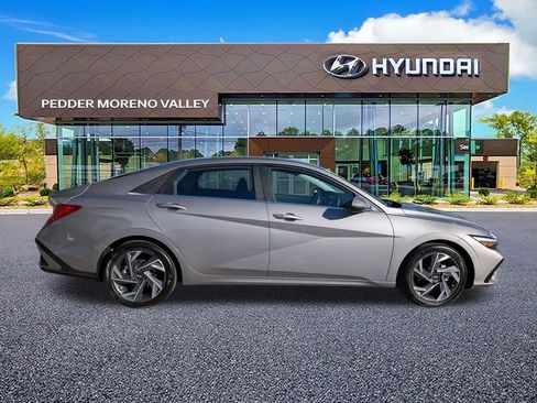 Certified 2024 Hyundai Elantra SEL w/ Convenience Package image 3