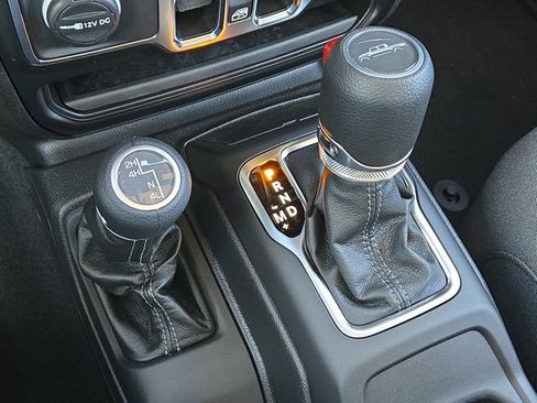 New 2025 Jeep Gladiator Sport image 28