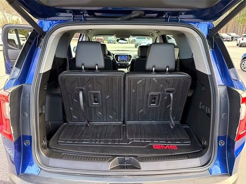 Used 2023 GMC Acadia SLT w/ Preferred Package image 20