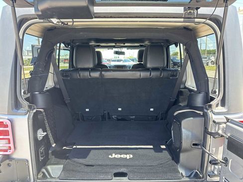 Used 2014 Jeep Wrangler Unlimited Rubicon AWD/4WD image 32