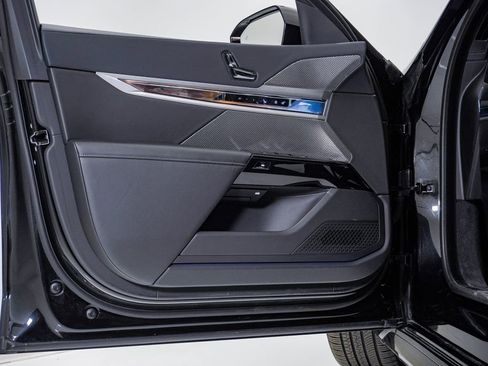 Used 2025 BMW 740i xDrive image 29