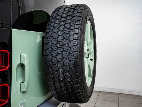 Used 2023 Land Rover Defender 110 75th Limited Edition image 49