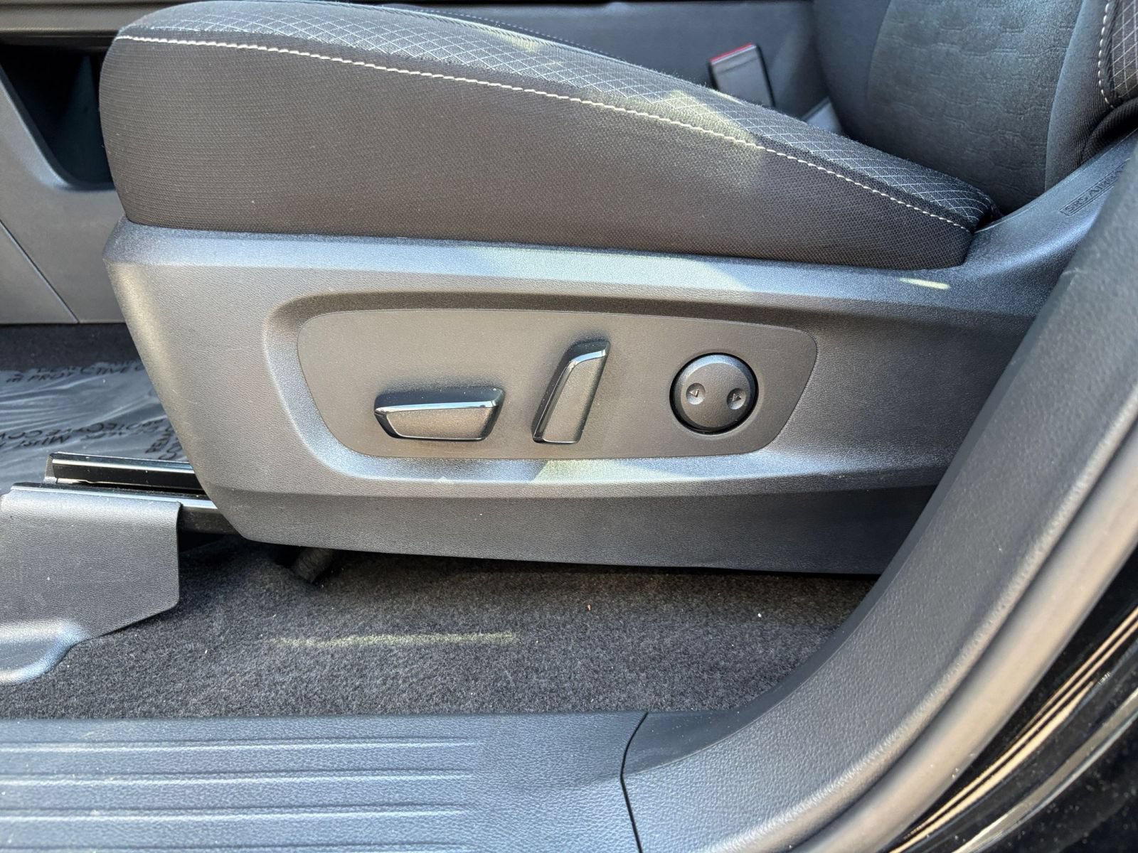 Used 2026 Nissan Pathfinder SV FWD image 21
