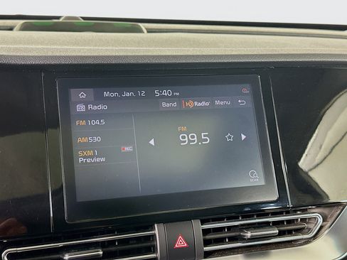 Used 2022 Kia Niro EX image 21