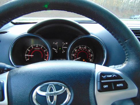 Used 2012 Toyota Highlander Limited w/ Tow Pkg image 30