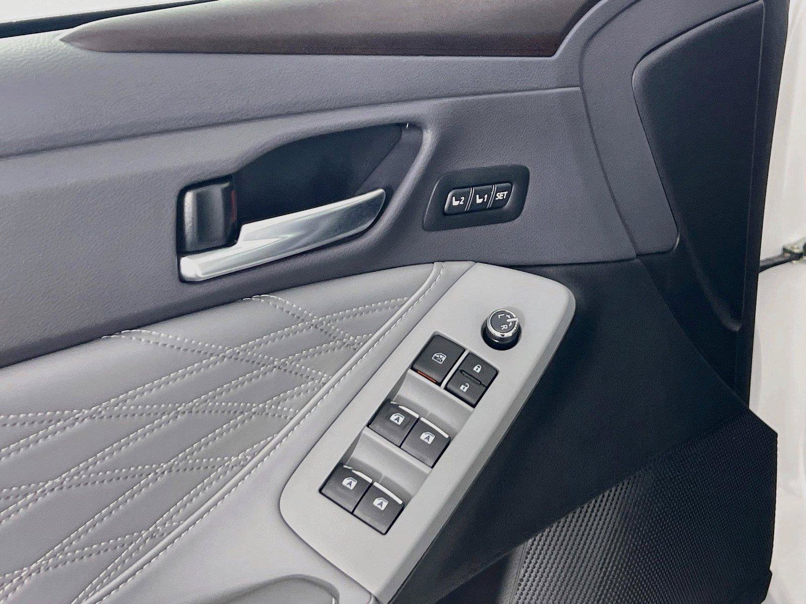 Used 2021 Toyota Avalon Limited w/ Advanced Safety Package FWD image 19
