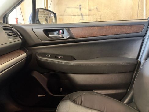 Used 2017 Subaru Outback 2.5i Limited AWD/4WD image 34