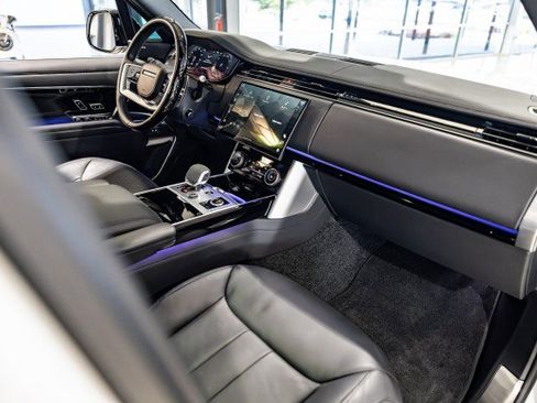 Used 2023 Land Rover Range Rover SE image 28
