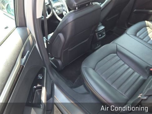 Used 2015 Ford Fusion SE w/ Equipment Group 202A FWD image 14
