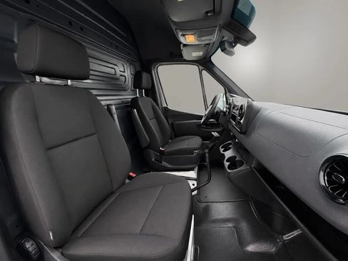 Used 2019 Mercedes-Benz Sprinter 2500 image 14