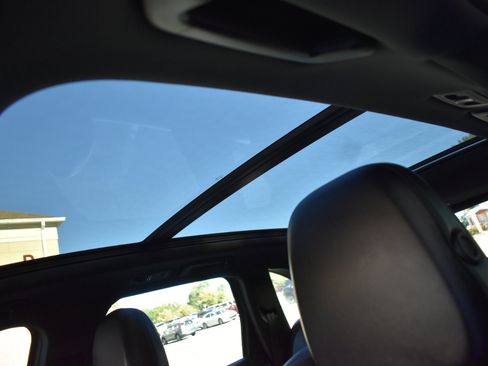 Used 2018 Porsche Cayenne Platinum Edition image 48