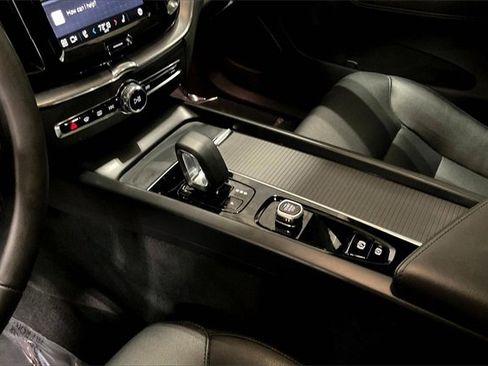 Certified 2024 Volvo XC60 B5 Core image 15