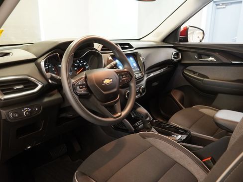 Used 2023 Chevrolet TrailBlazer LT w/ Convenience Package FWD image 6