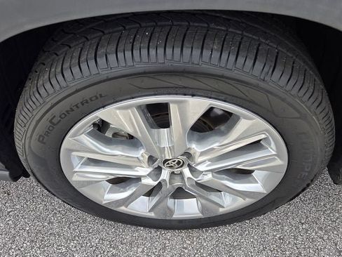 Used 2020 Toyota Highlander Limited FWD image 10