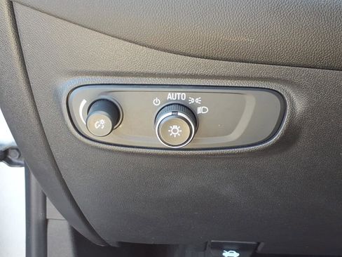 Used 2021 Chevrolet Equinox LT FWD image 20